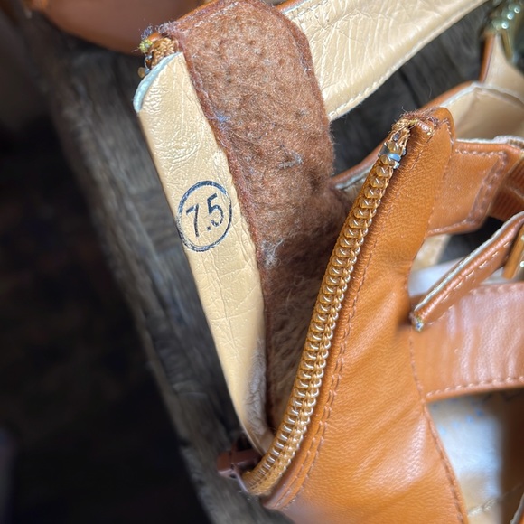 Sandals - Picture 4 of 11